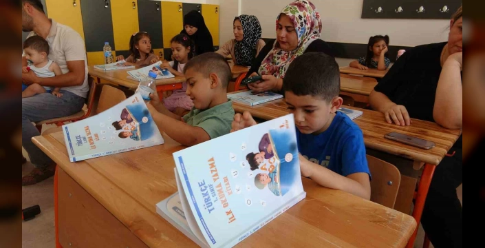 Adıyaman'da depremzedeler için yapılan okullarda eğitim başladı