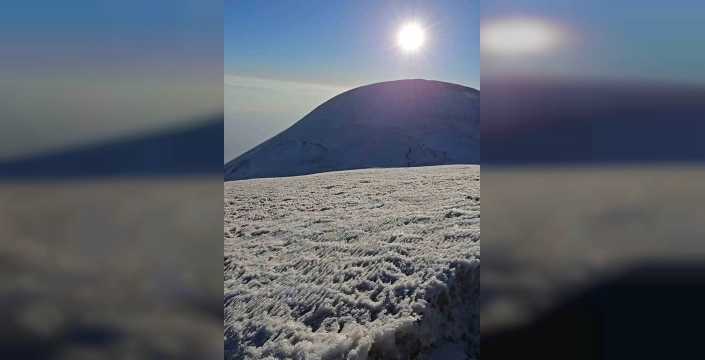 Ağrı Dağı'nda buzul çatlakları: Küresel ısınmanın etkisi endişe veriyor