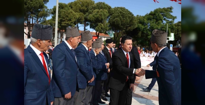 Ahmet Aras: Gaziler, milletin minnettarlık abideleridir