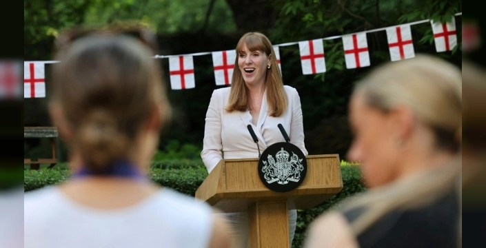 Angela Rayner istifa etti: Vergi skandalı İngiltere'yi sarstı