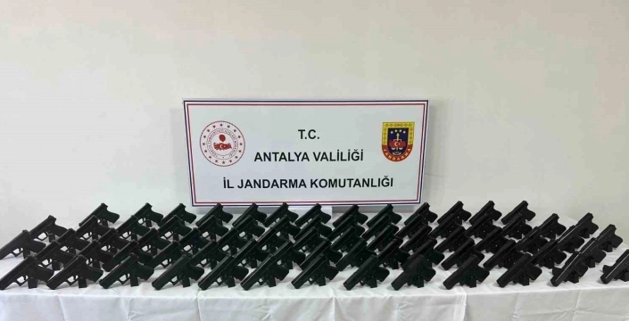 Antalya'da büyük operasyon: 72 ruhsatsız tabanca ele geçirildi
