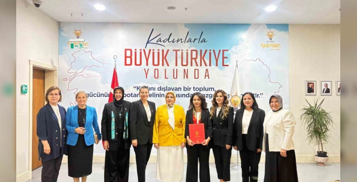 Aydın'da AK Parti İl Kadın Kolları Başkanlığı'na Şahika Edremit atandı