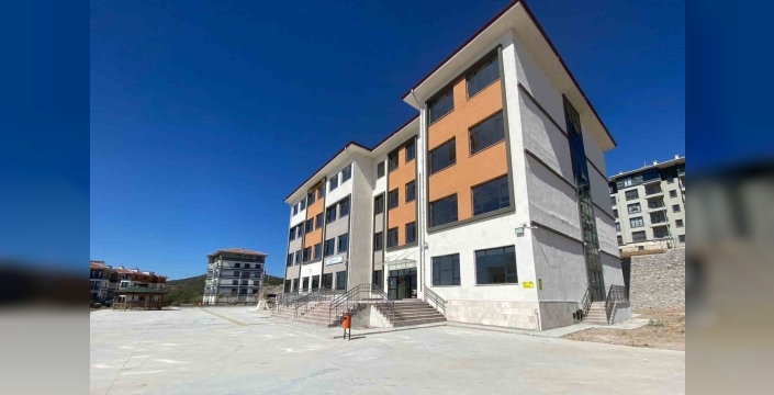 Balıkesir'de 3 okul yeni binalarında eğitime başladı