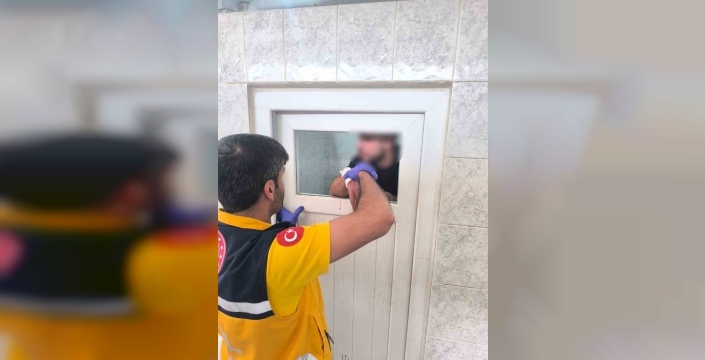 Batman'da cami tuvaletinde madde krizi: Camlar parçalandı