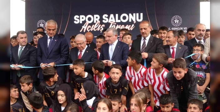 Bayburt’ta 4 bin kişilik modern spor kompleksi açıldı