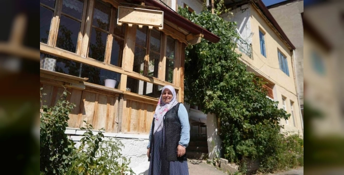 Bayburt'ta 44 yıllık kiracı, evini saraya çevirdi