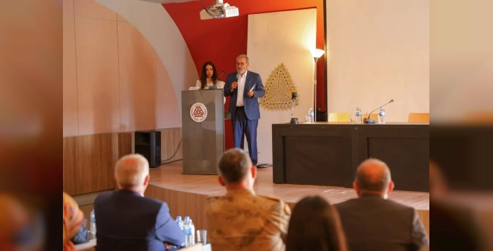 Bayburt'ta kültür, sanat ve idare hukuku sempozyumu