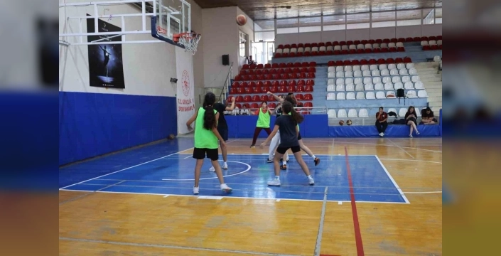 Bilecik'te 3x3 Basketbol Turnuvası: Yoğun katılım ve çekişmeli maçlar