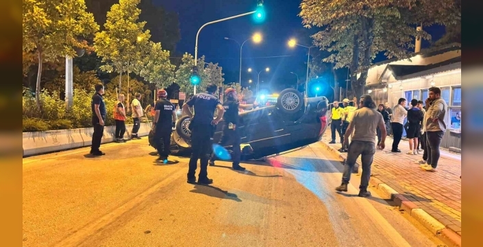 Bilecik'te trafik kazası: Hafif yaralanan sürücü hastaneye kaldırıldı