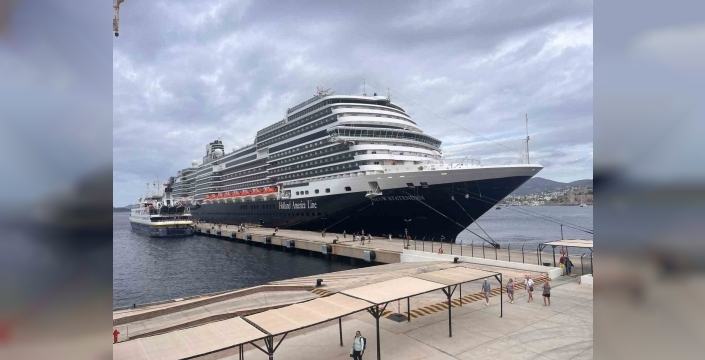 Bodrum'a ilk kez gelen 'Nieuw Statendam' gemisi 2 bin 592 yolcu getirdi