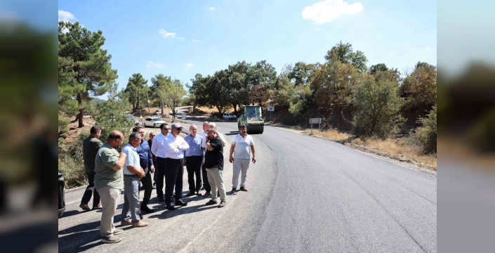 Çanakkale’de köy yolları sıcak asfaltla kaplanıyor