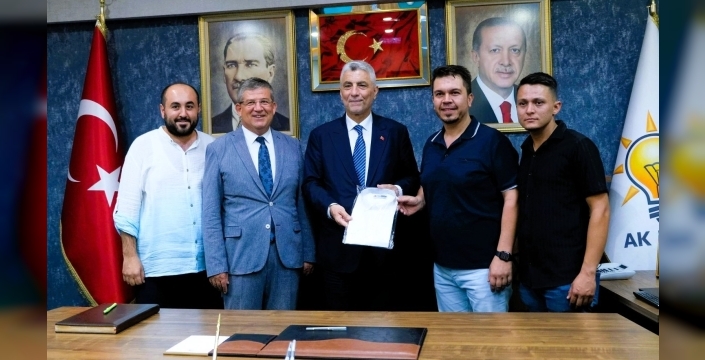 Denizli'de Bakan Bolat'a Buldan bezi gömleği hediye edildi