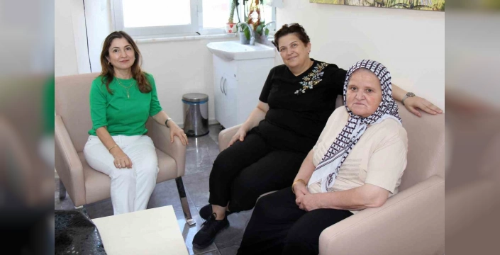 Denizli'de iki kadın, erken teşhis sayesinde kanseri yendi