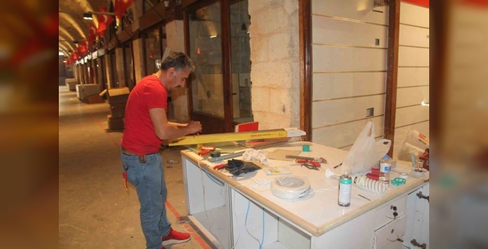 Depremde hasar gören tarihi Zincirli Bedesten, 3 yıl sonra esnafına kavuştu