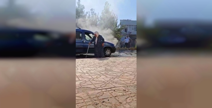 Diyarbakır'ın Çınar ilçesinde seyir halindeki araç alev aldı