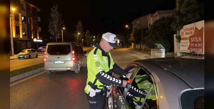 Düzce'de trafik denetimleri: 71 araç kontrol edildi, 3 sürücüye ceza kesildi