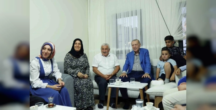 Erdoğan, Malatya'da depremzede aileyi ziyaret etti