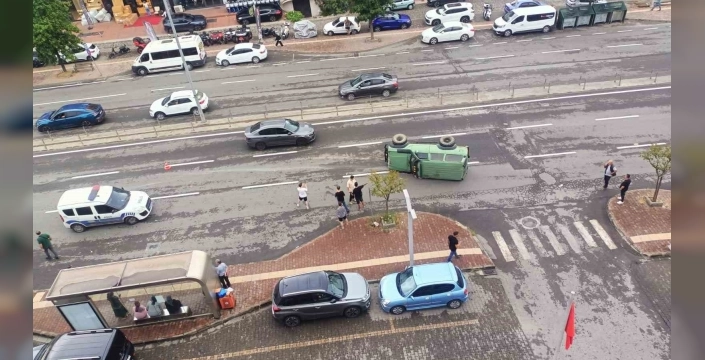 Ereğli'de araç devrildi: Sürücü yaralandı