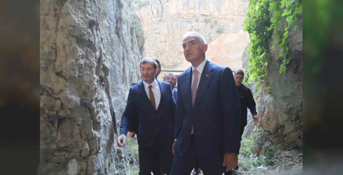 Ersoy, Cehennem Deresi Kanyonu'nda incelemelerde bulundu