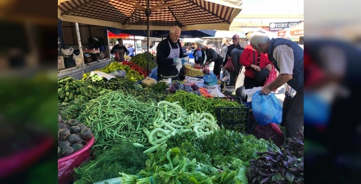 Erzincan'da turşuluk ürünleri pazarlarda yerini aldı