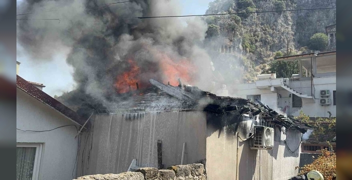 Fethiye'de ev yangını: Hızlı müdahaleyle facia önlendi