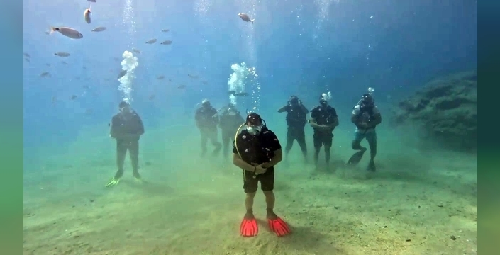 Fethiye'de sıra dışı ibadet: Dalgıçlar su altında namaz kıldı