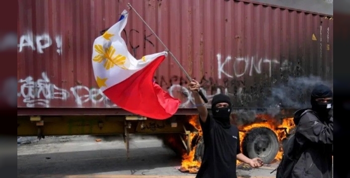 Filipinler'de sel projeleri yolsuzluğu: 17 gözaltı, şiddetli çatışmalar