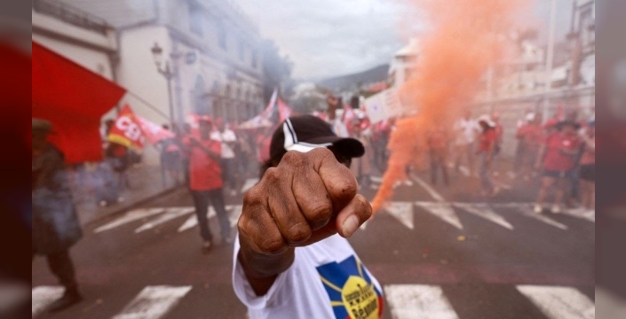 Fransa'da genel grev: Hayatı durma noktasına getirdi
