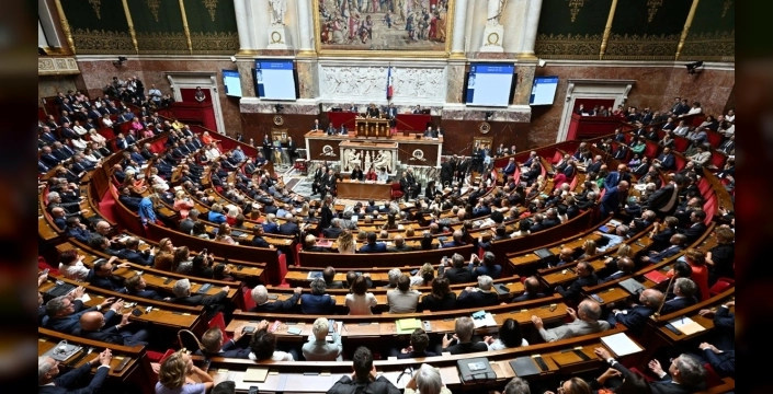 Fransa'da tarihi karar: Bayrou hükümeti düştü