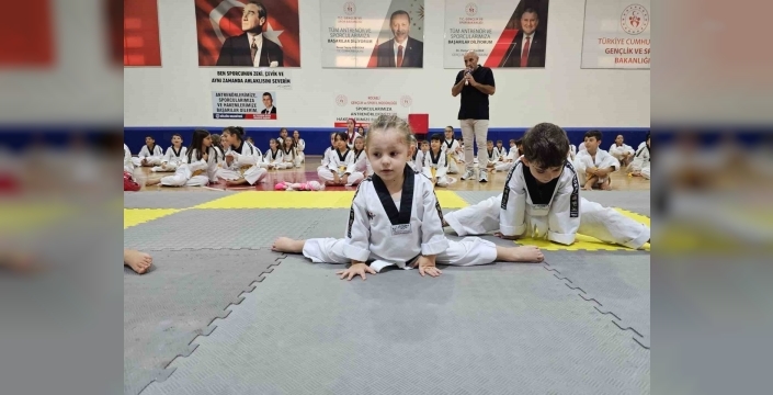 Gölcük Belediyespor'da 253 sporcu kuşak terfi etti