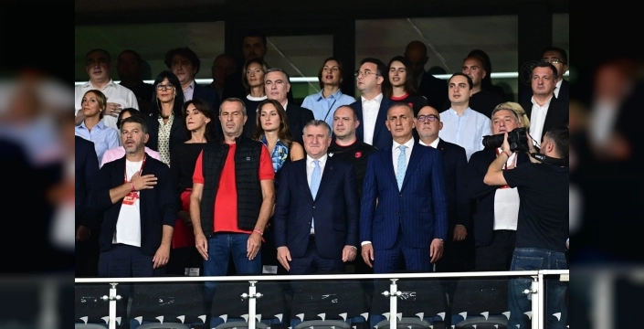 Hacıosmanoğlu'ndan sert sözler: Takım içinde aile ortamı var, çomak sokmaya çalışanlar Türk değil!