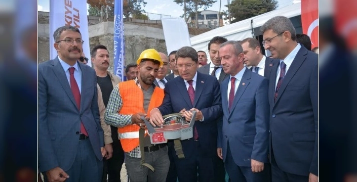 Hakkari’de yeni adalet sarayı temeli atıldı: Bakan Tunç, birlik ve beraberlik vurgusu yaptı