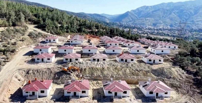 Hatay'da depremzedeler için 58 köy evi: İnşaatlar tamamlanıyor