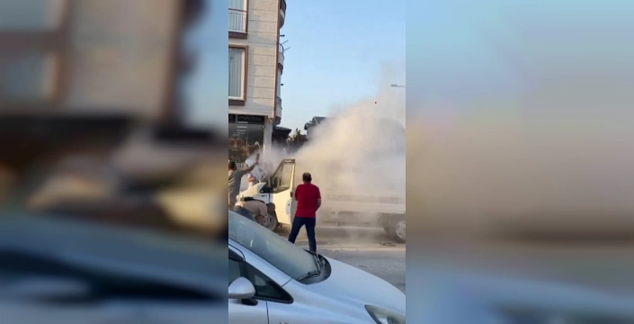 Hatay'da kamyonet yangını: Vatandaşlar kola ile müdahale etti