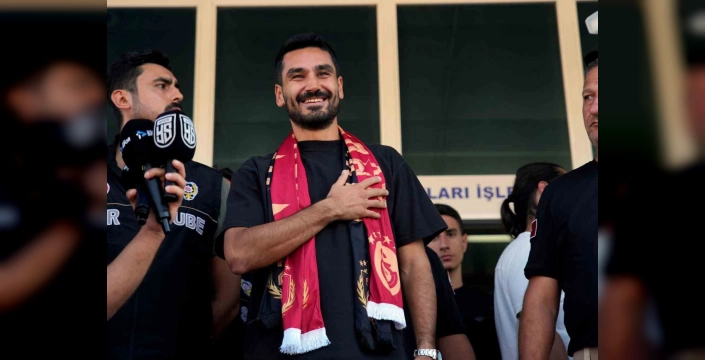 İlkay Gündoğan İstanbul'da: Galatasaray'ın yeni yıldızı havalimanında taraftarlarla buluştu