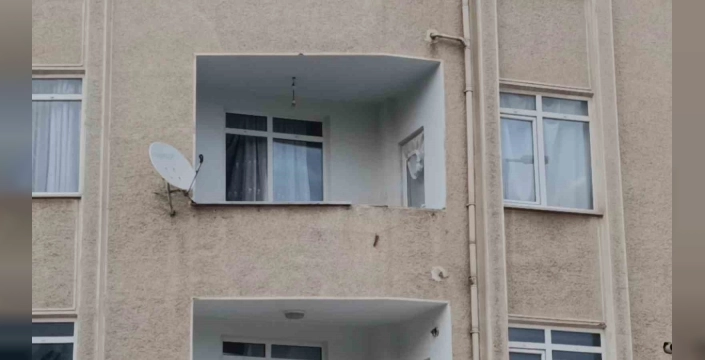 İnegöl'de apartmandan düşen 5 yaşındaki çocuk ağır yaralı
