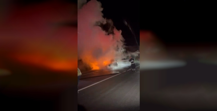 İnegöl'de seyir halindeki otomobil yandı