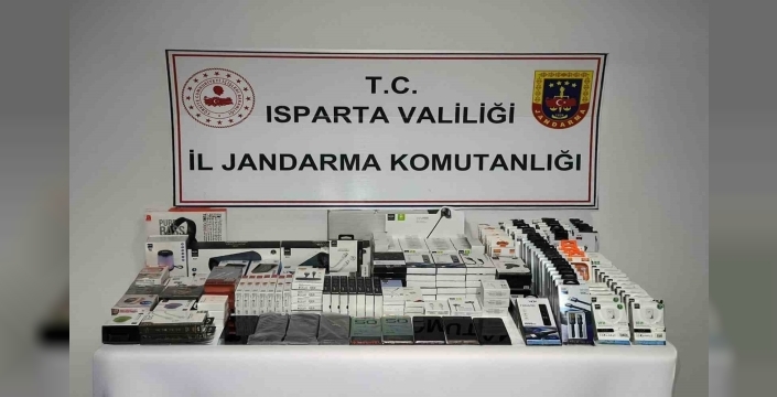 Isparta'da 3 operasyon: Sahte viskiden kaçak telefona çok sayıda ürün ele geçirildi