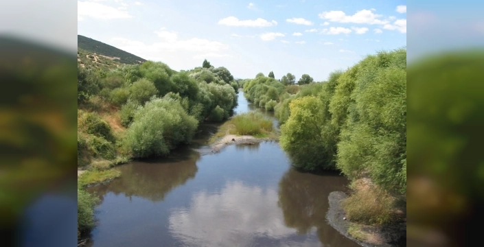 İzmir'de Bakırçay kurudu: Çiftçilerden tepki