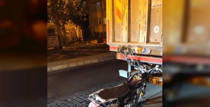 İzmir'de trafik kazası: 1 ölü, 1 yaralı