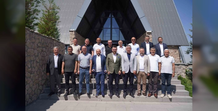 Kayseri'de önemli bir toplantı: İlçe başkanları ile istişareler yapıldı