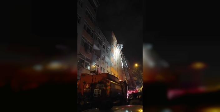Küçükçekmece'de yangın: 12 kişi kurtarıldı