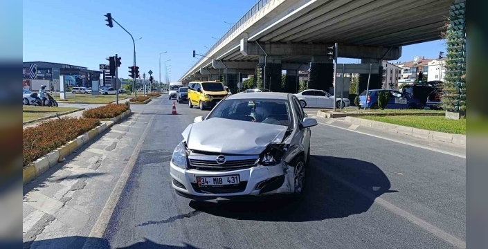 Manavgat'ta kırmızı ışık ihlali: 1 yaralı