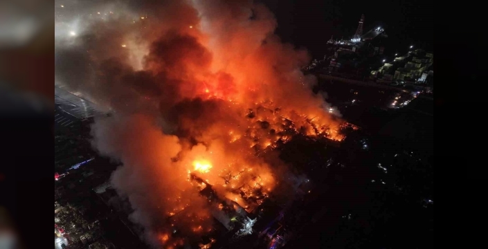 Manila'da büyük yangın: 700 aileden bin kişi evsiz kaldı