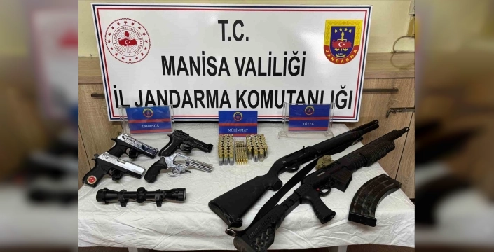Manisa'da büyük silah operasyonu: Çok sayıda ruhsatsız silah ve fişek ele geçirildi