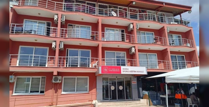 Manisa'da hissedilen deprem: Güreşçiler güvenli alana geçti