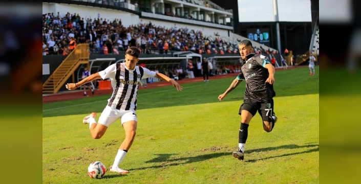 Manisa FK, evinde Bodrum FK'ya farklı yenildi