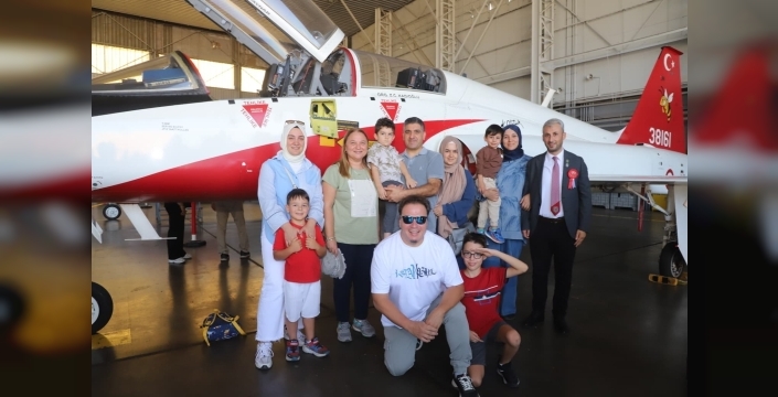 Manisalı şehit aileleri ve gaziler, Çiğli Hava Ana Jet Üssü'nü ziyaret etti