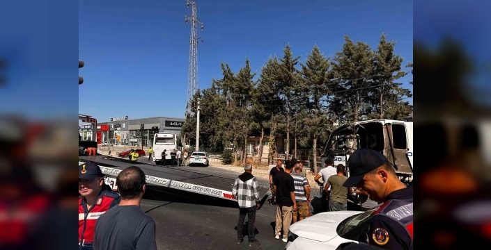 Muğla'da otobüs-vidanjör kazası: Sürücü sıkıştı, itfaiye kurtardı