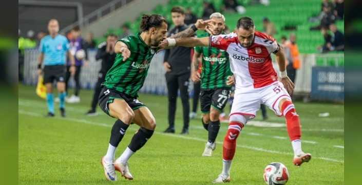 Sakaryaspor'dan kural hatası: 7 yabancı oyuncuyla sahada